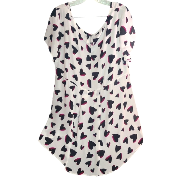 Torrid Jagged Hearts Print Georgette Hi-Lo Blouse Size 2 - Picture 2 of 10